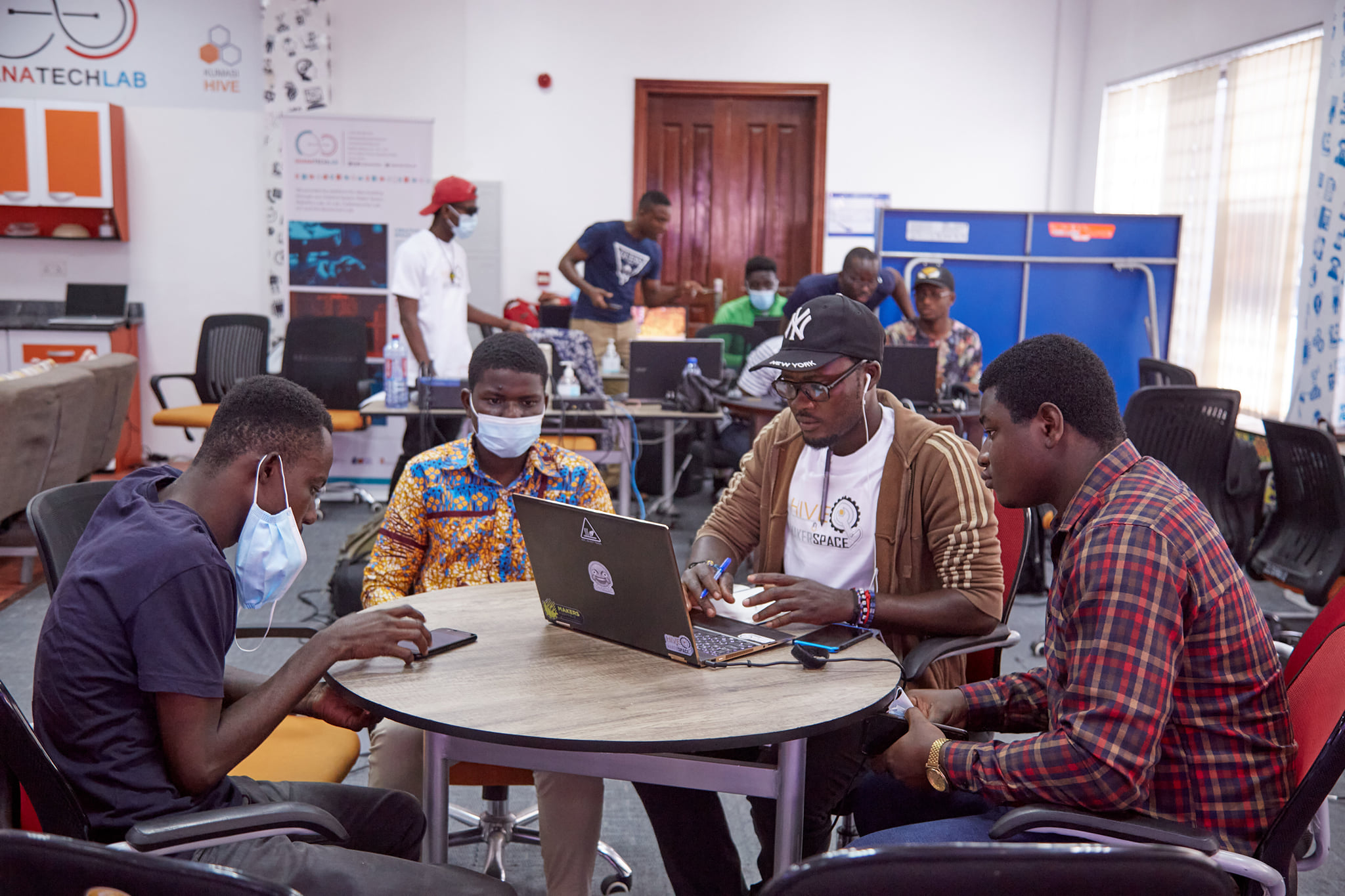 African makers collaborating